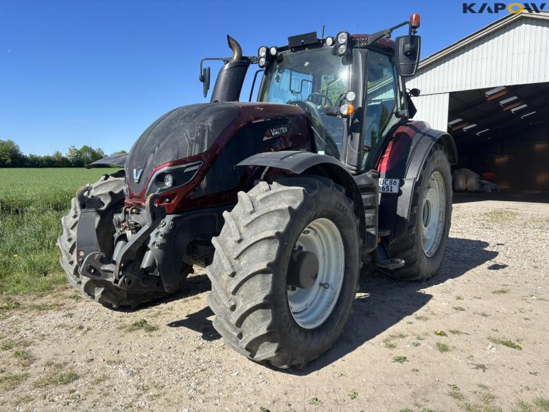 Valtra T214 Versu tractor with front lift 1