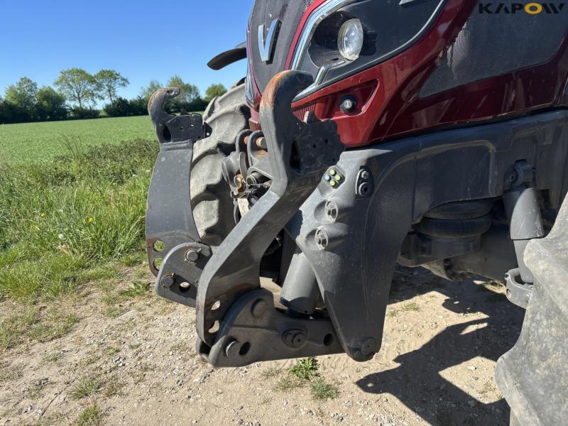 Valtra T214 Versu tractor with front lift 9
