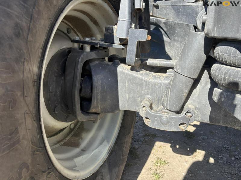 Valtra T214 Versu tractor with front lift 14