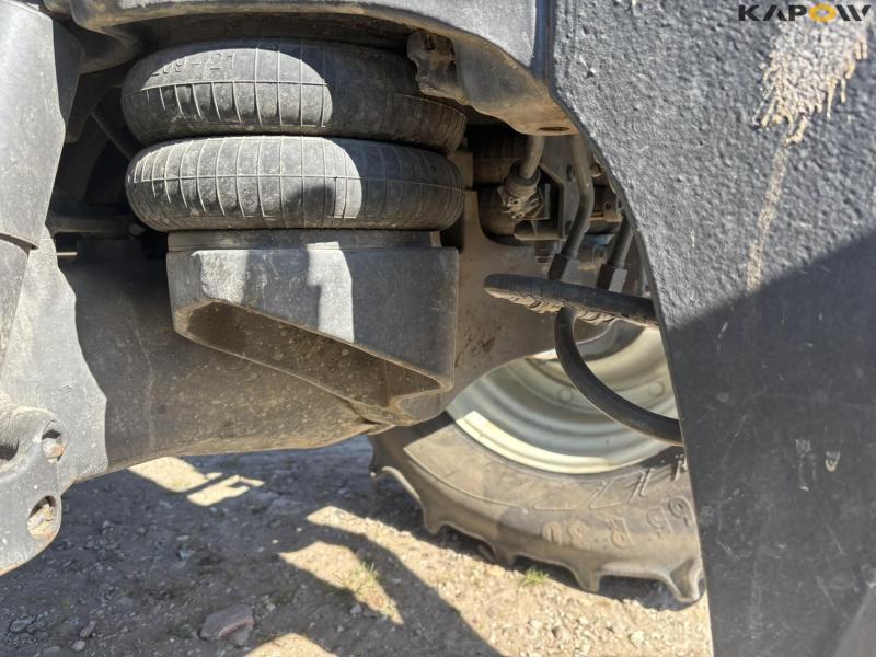 Valtra T214 Versu tractor with front lift 16