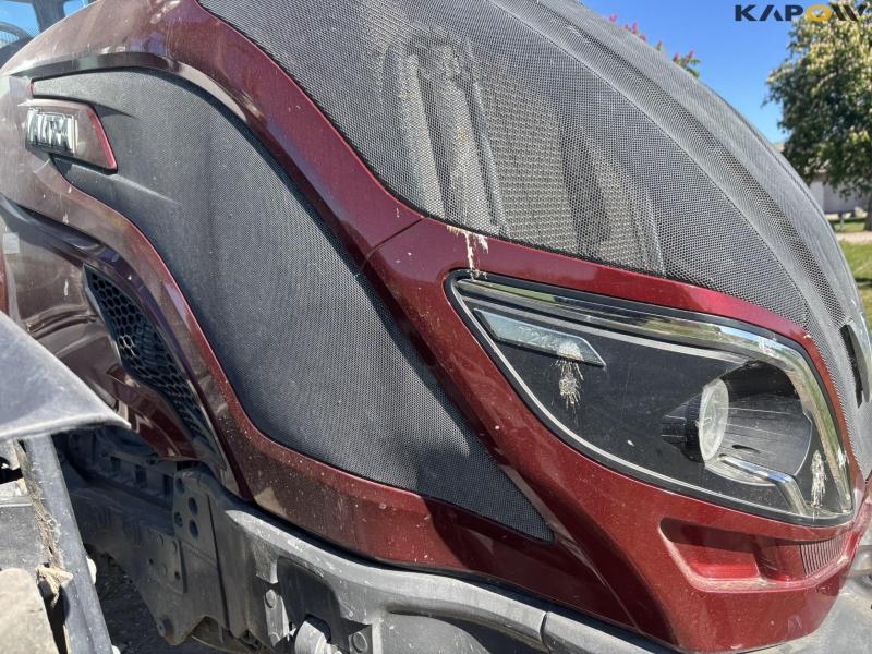 Valtra T214 Versu tractor with front lift 22