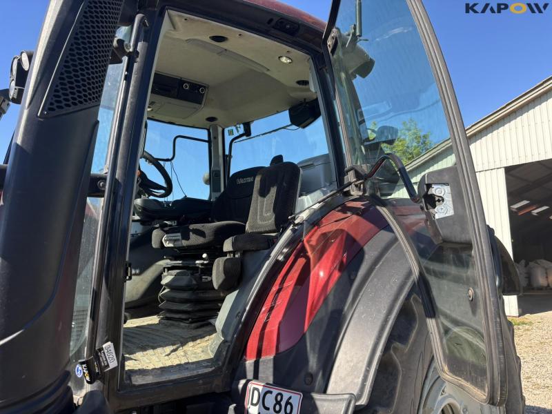 Valtra T214 Versu tractor with front lift 59