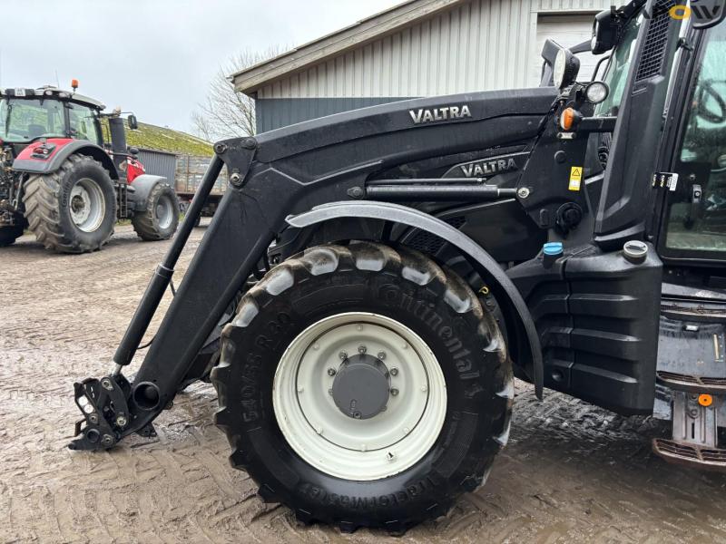 Valtra T234 front loader tractor 9
