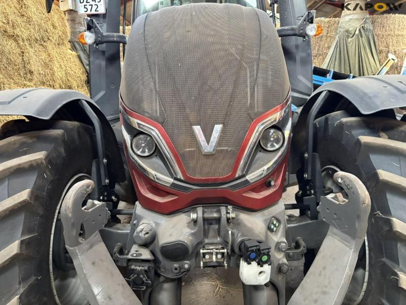Valtra T235 Twintrac tractor with front linkage - reversible 13