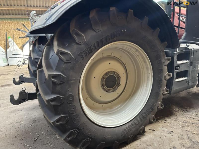 Valtra T235 Twintrac tractor with front linkage - reversible 22