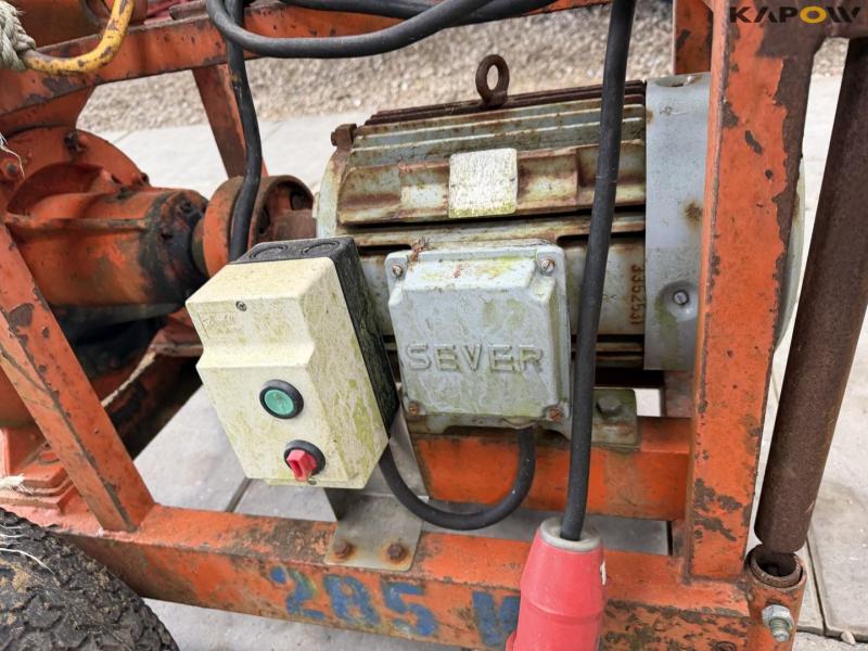 Water/sludge pump 15