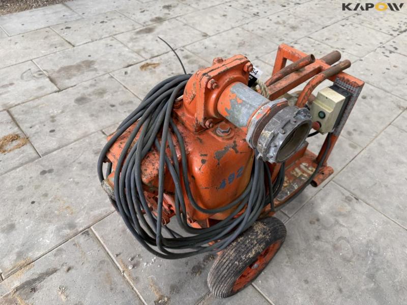 Water/sludge pump 17