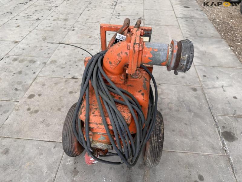 Water/sludge pump 18