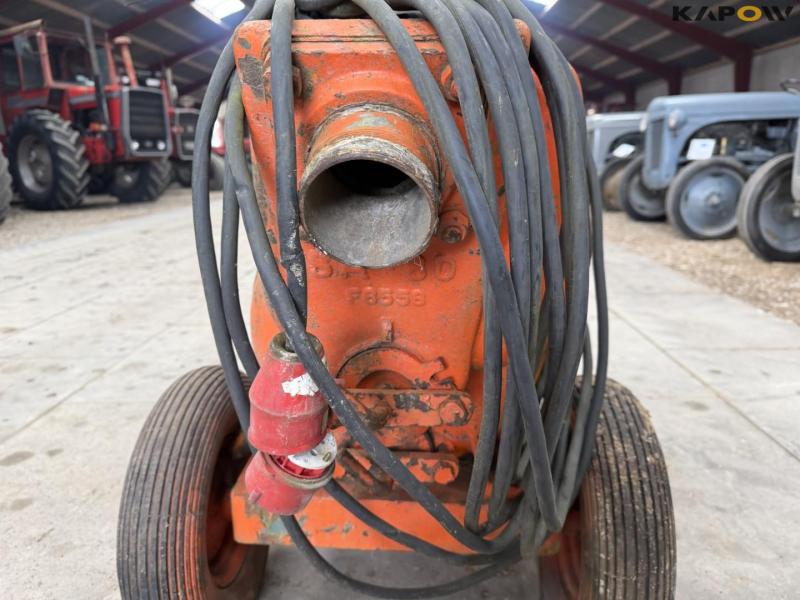 Water/sludge pump 21