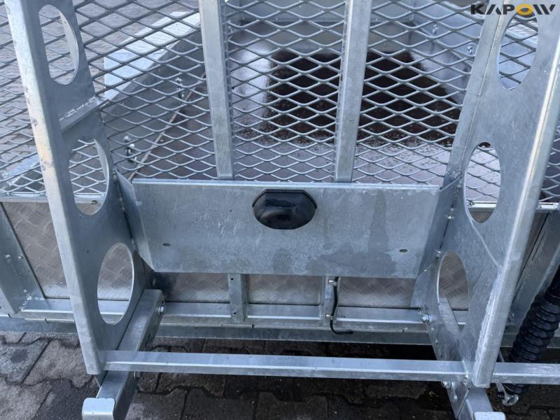 Variant 3518 M4 machine trailer 17