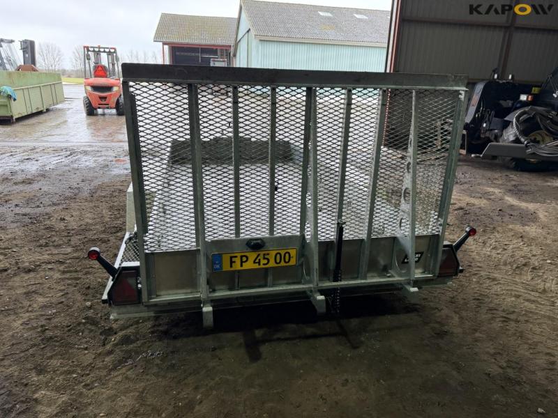 Variant 3518m4 machine trailer 6