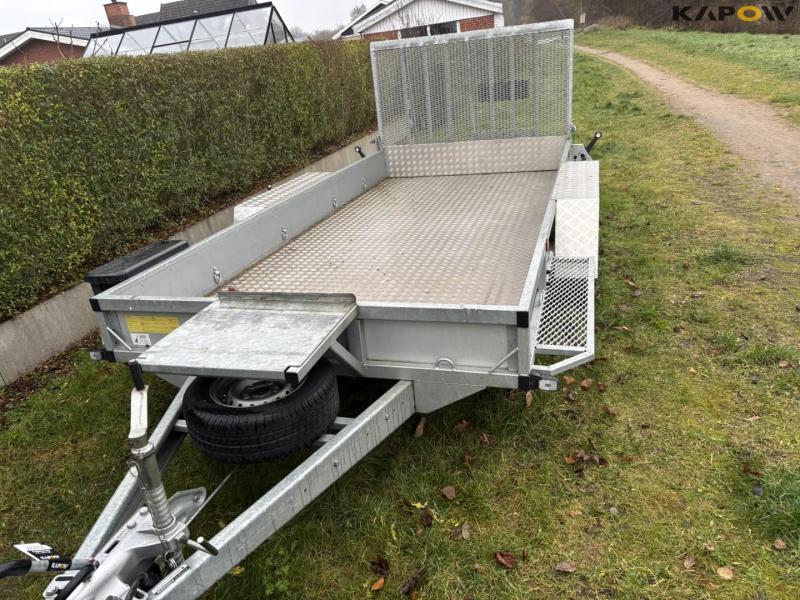 Variant machine trailer 2