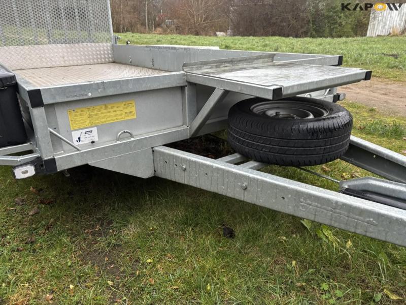 Variant machine trailer 13