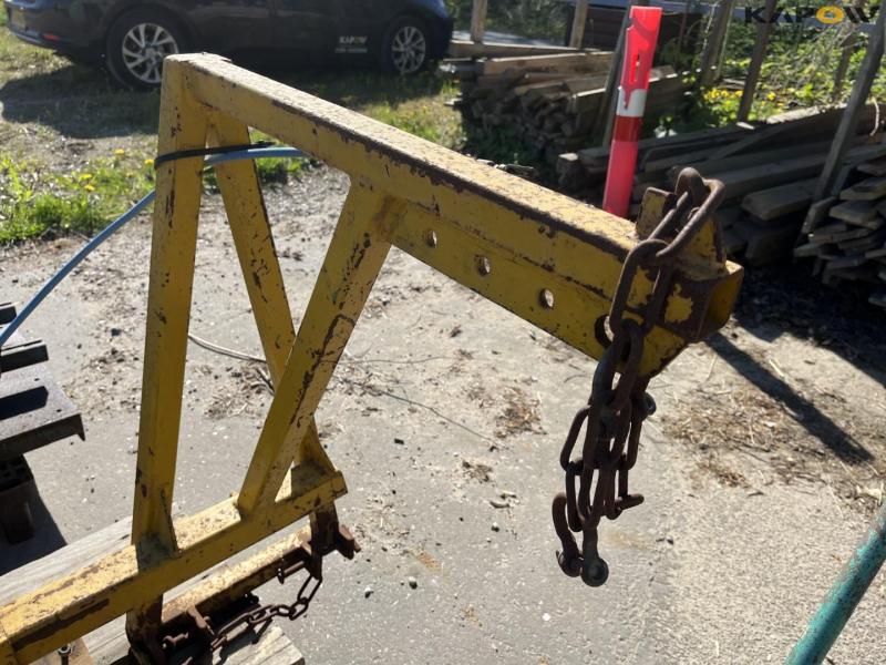 Roadside tractor bracket for plate vibrator 17