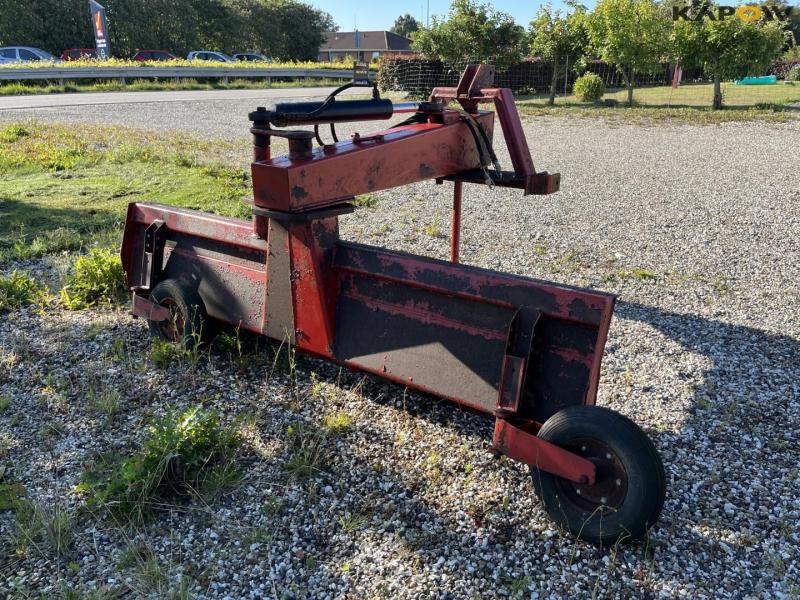 Reversible dozer blade 5