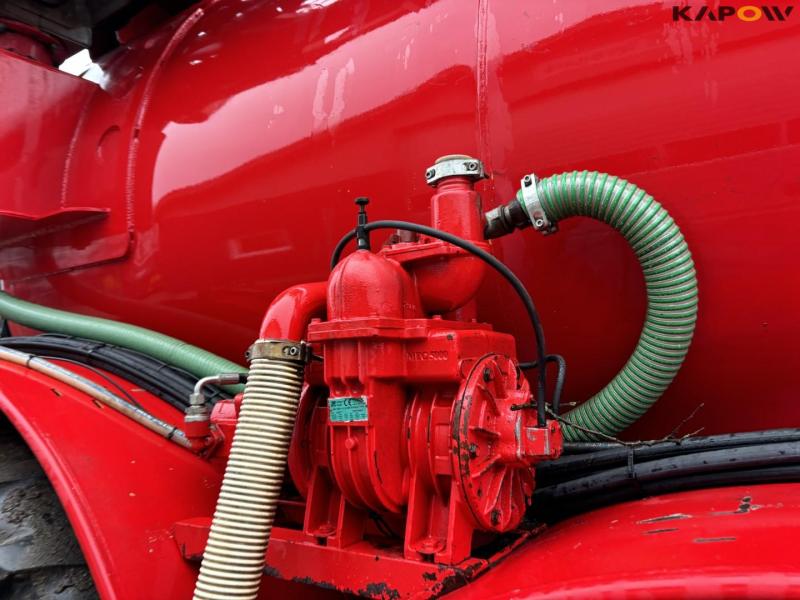 Self-propelled Vervaet Hydro Trike slurry tanker 48