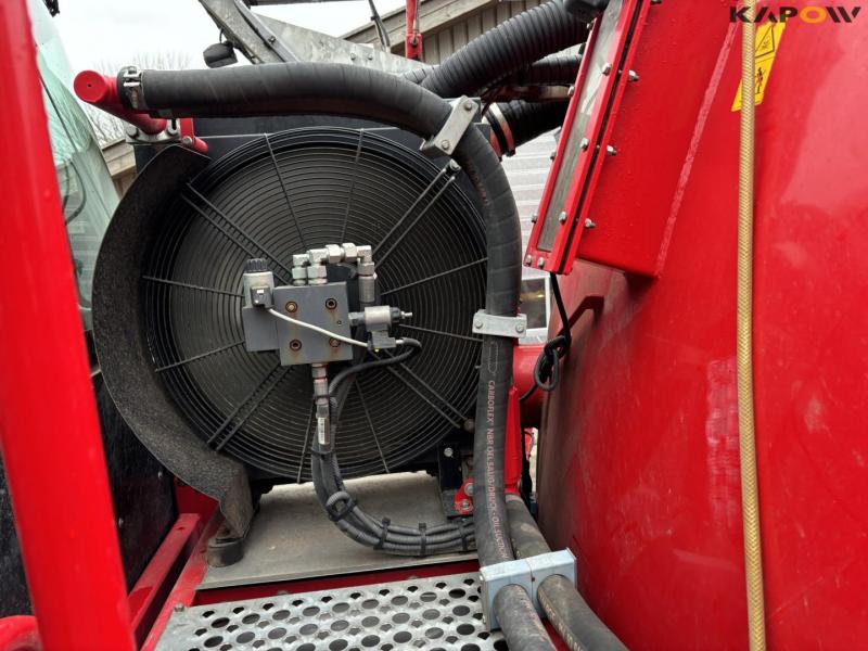 Self-propelled Vervaet Hydro Trike slurry tanker 59