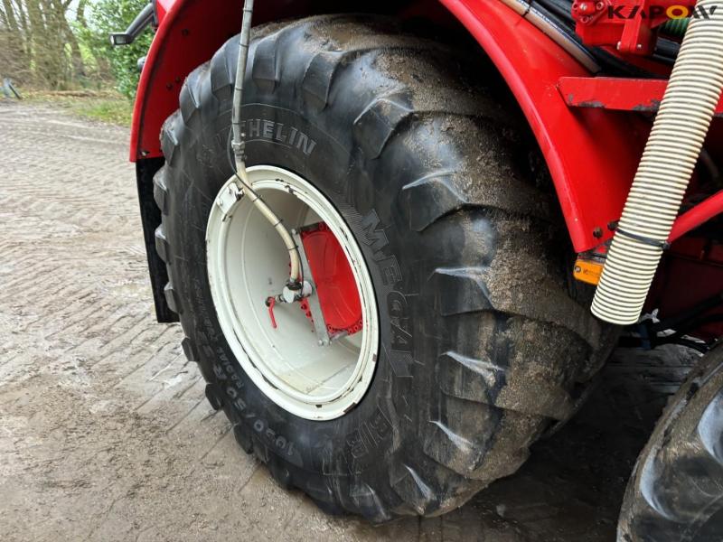 Self-propelled Vervaet Hydro Trike slurry tanker 83