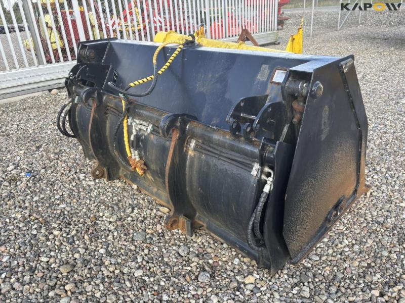 Viby Jern high-tip bucket with Volvo hitch 5