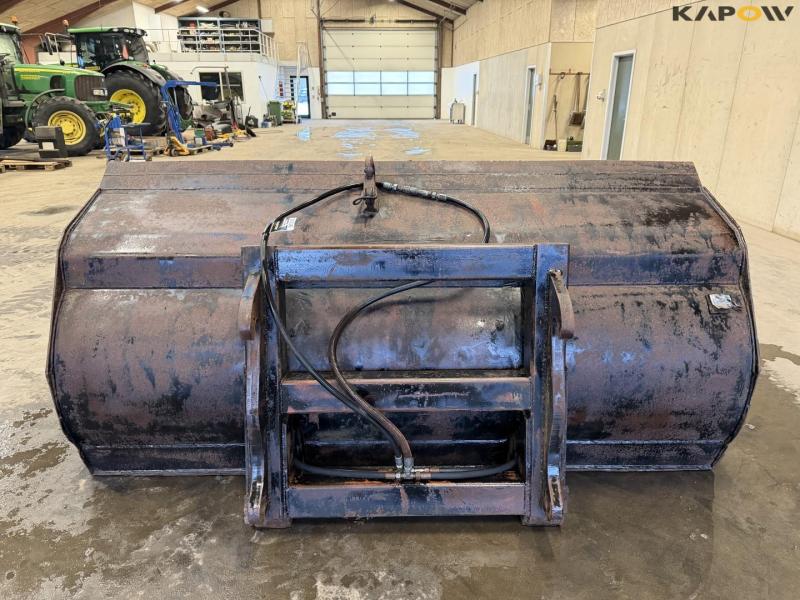 Viby Jern high tip bucket with Volvo hitch 6