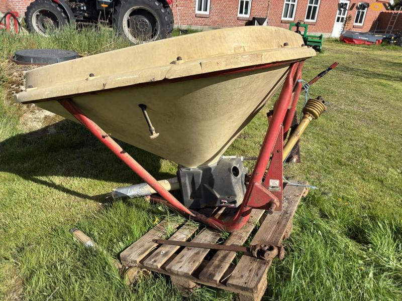 Vicon 22105 fertilizer spreader 3