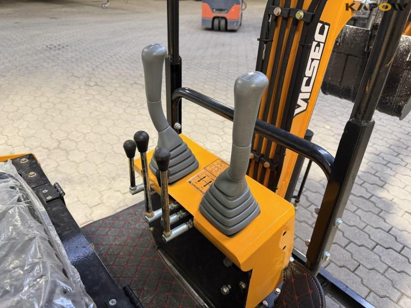 Vicsec VC 13D mini excavator 32