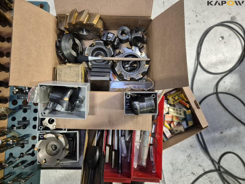 Vilh Pedersen VPU-200 milling machine with equipment 24