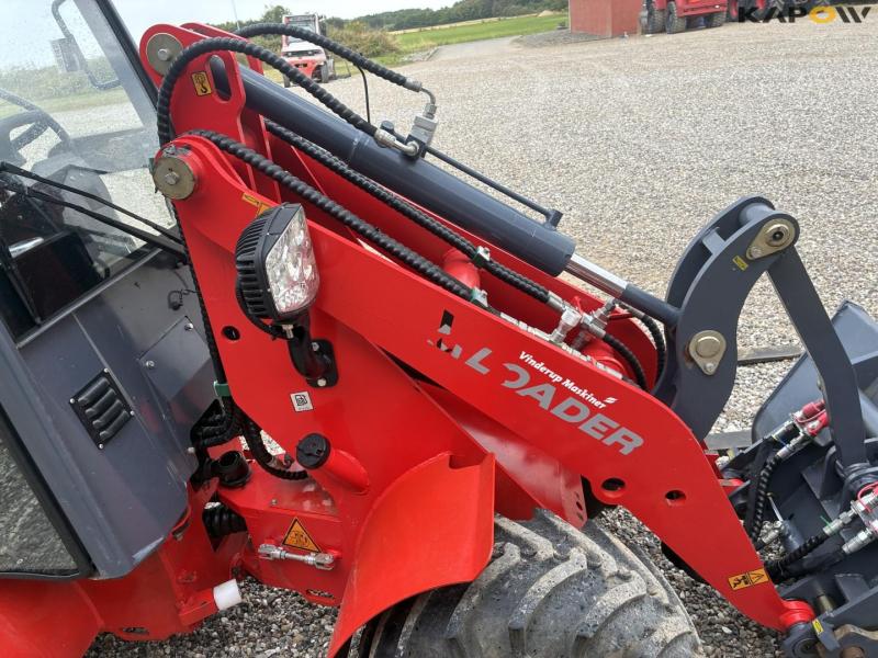 VM Loader 1026 LXC skid steer loader 22
