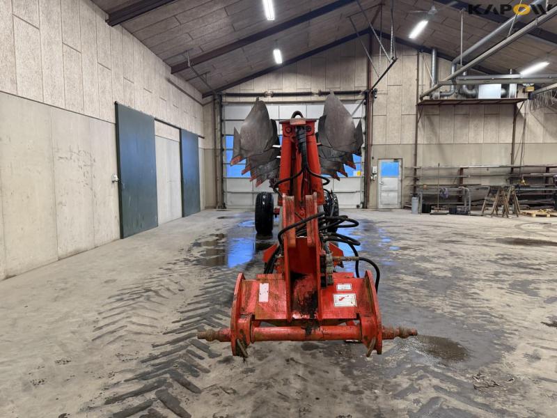 Vogel and Noot 8 furrow reversible plough 2