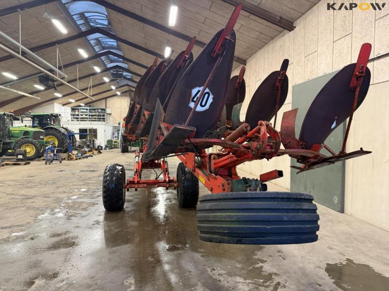 Vogel and Noot 8 furrow reversible plough 33