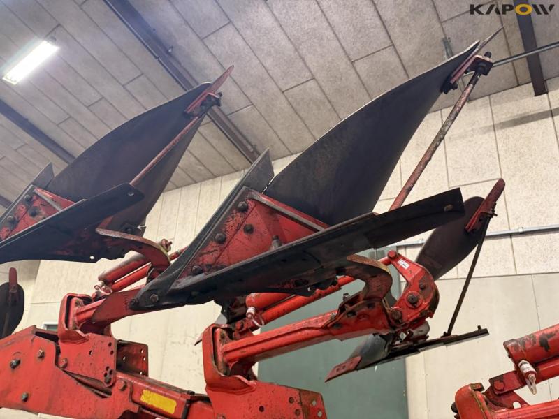 Vogel and Noot 8 furrow reversible plough 39