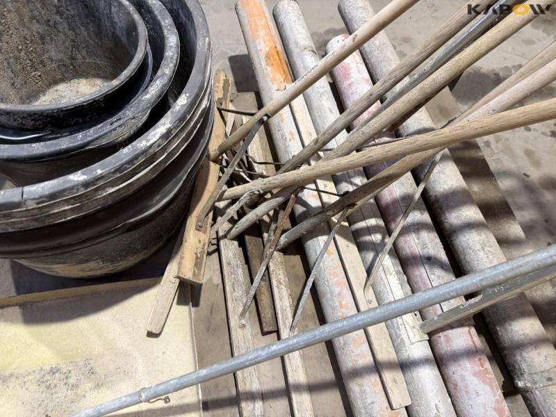 Trolley, brick pan and screed 11