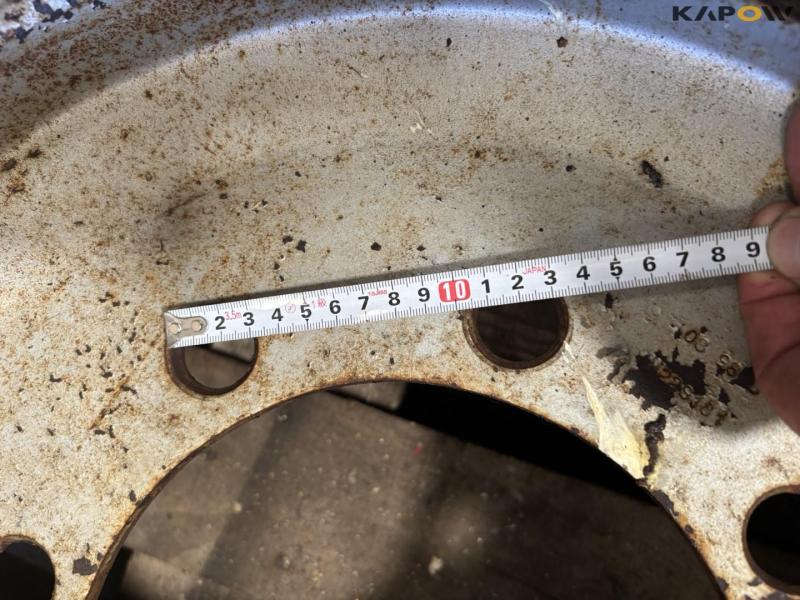 Wagon wheel 385/65-22.5 8