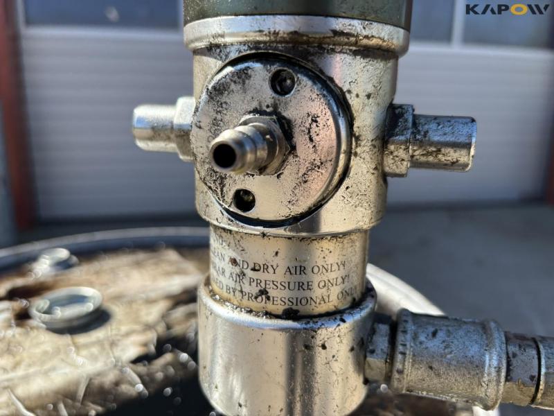 Trolley with oil pump 12