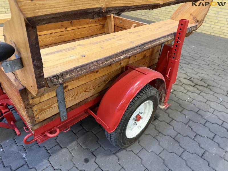 Carriage with seating 19