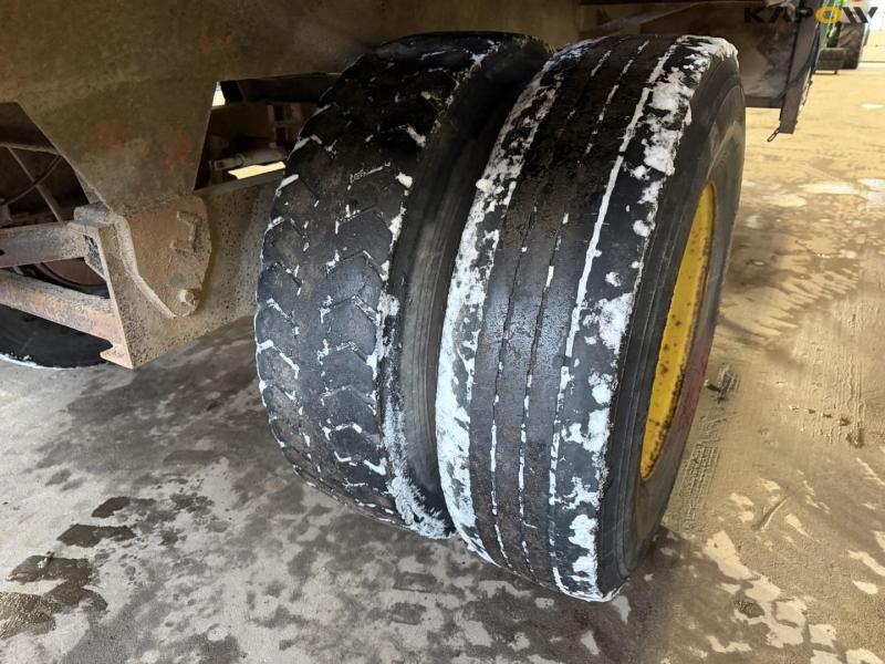 Carriage converted for sowing corn/cane wagon 17