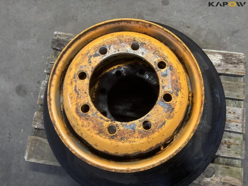 Wagon wheel 265/70-19.5 4