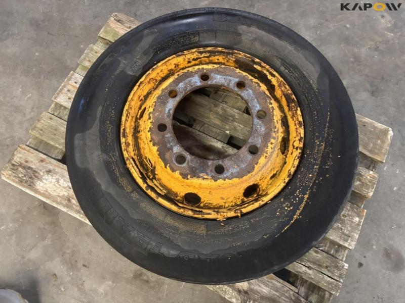 Wagon wheel 265/70-19.5 11