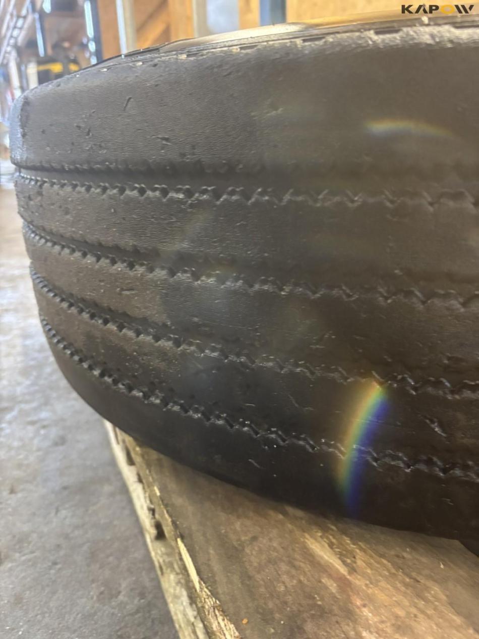 Wagon wheel 265/70-19.5 15