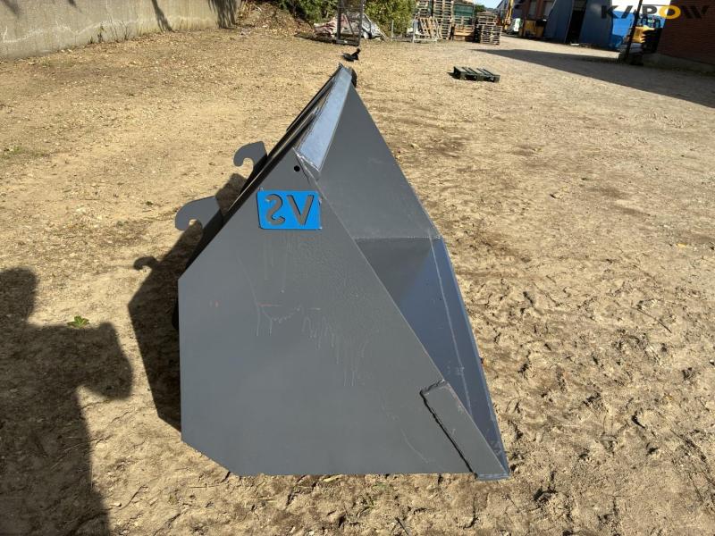 Volume bucket with Weidemann hitch 4