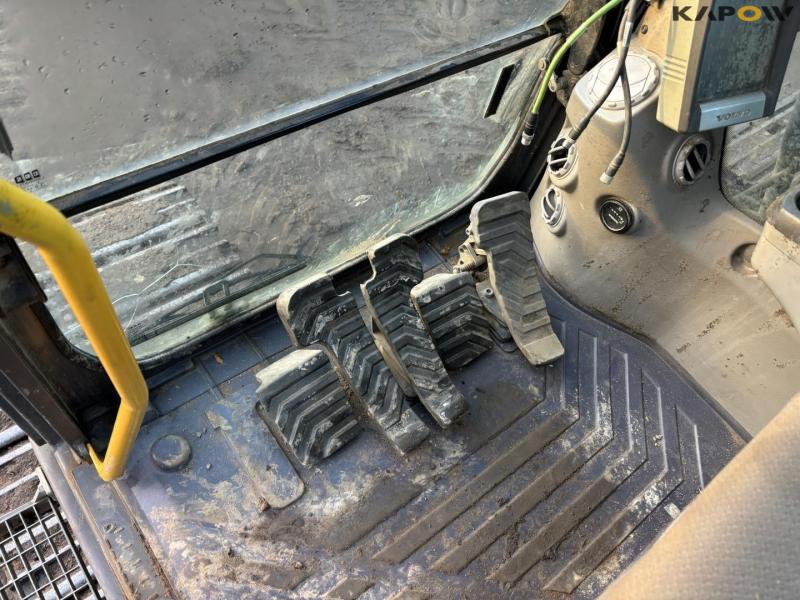 Volvo EC250DL excavator 43
