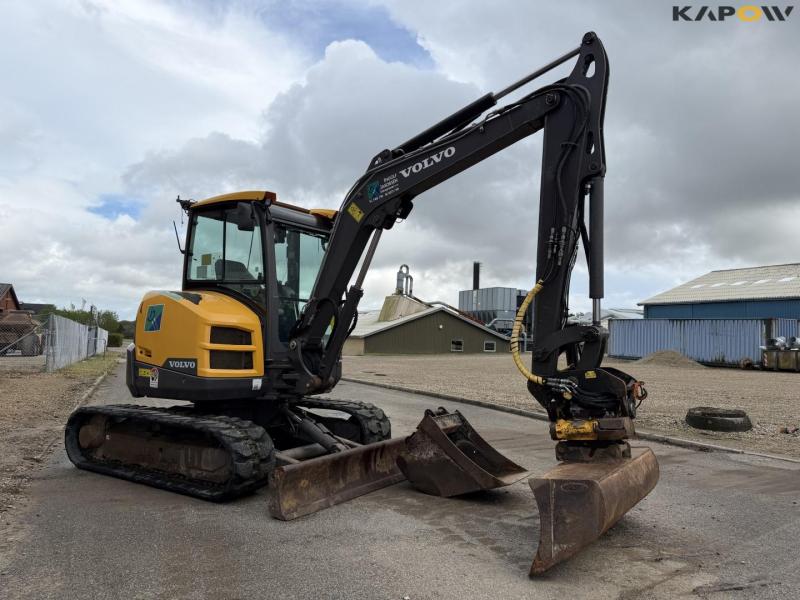 Volvo ECR50D excavator with rotary tilt 3