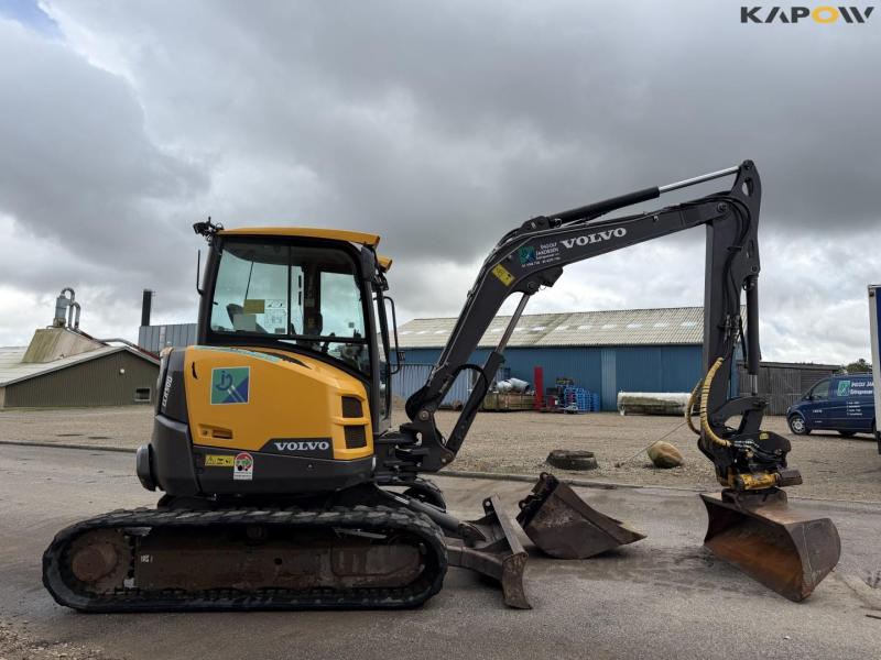Volvo ECR50D excavator with rotary tilt 4