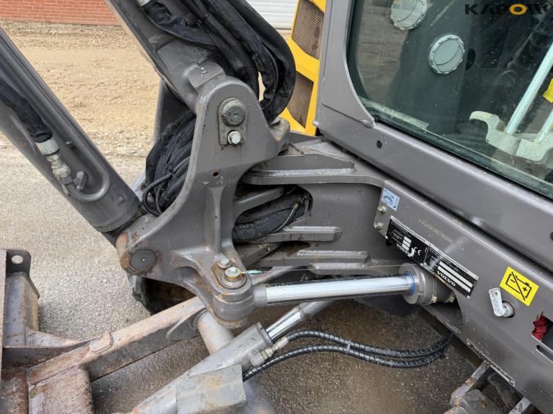 Volvo ECR50D excavator with rotary tilt 20