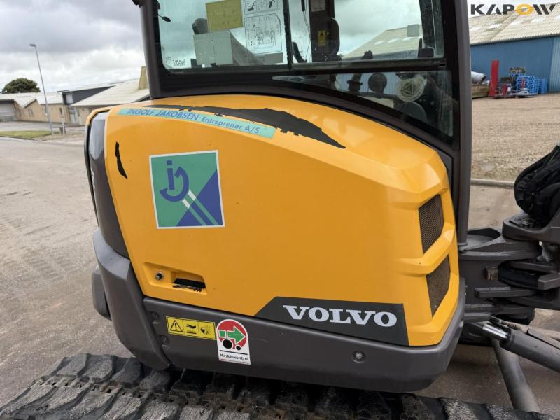 Volvo ECR50D excavator with rotary tilt 24