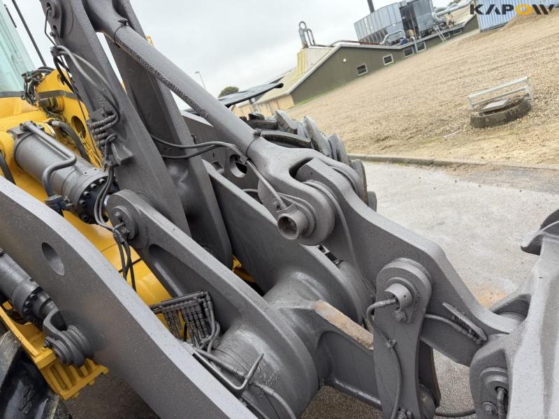 Volvo L110H wheel loader 12
