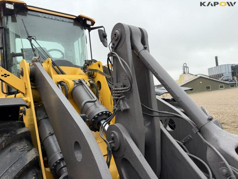 Volvo L110H wheel loader 13