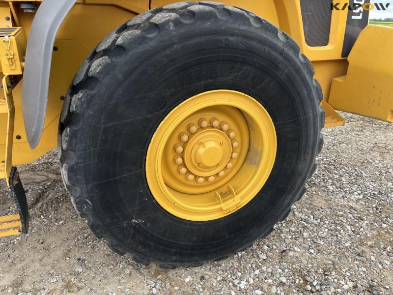 Volvo L90G wheel loader 9