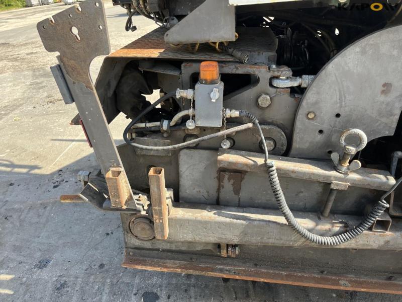 Volvo P2820C asphalt paver 20