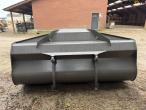 Volvo bucket with Volvo hitch 6